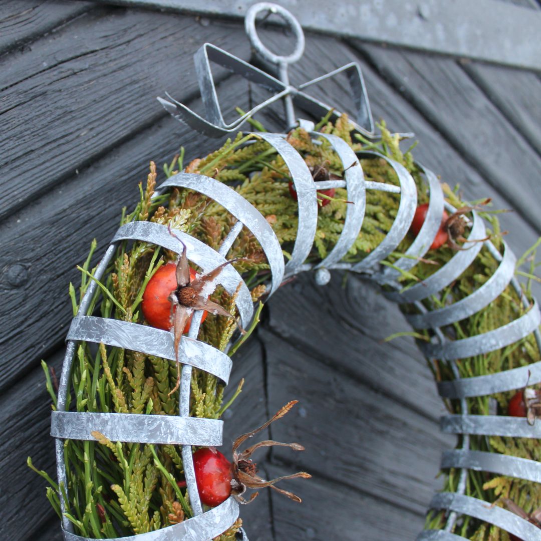 Kranssi harmaa pelti