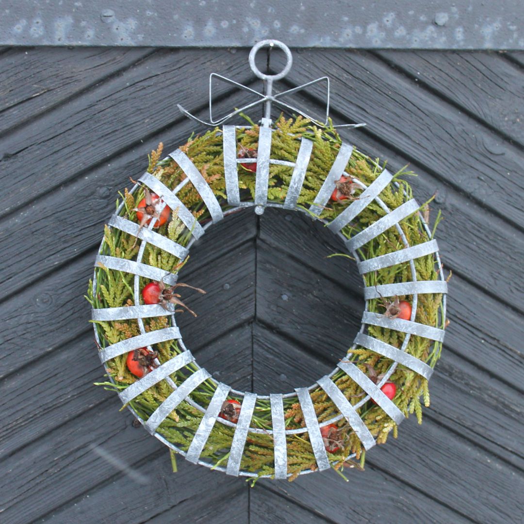 Kranssi harmaa pelti