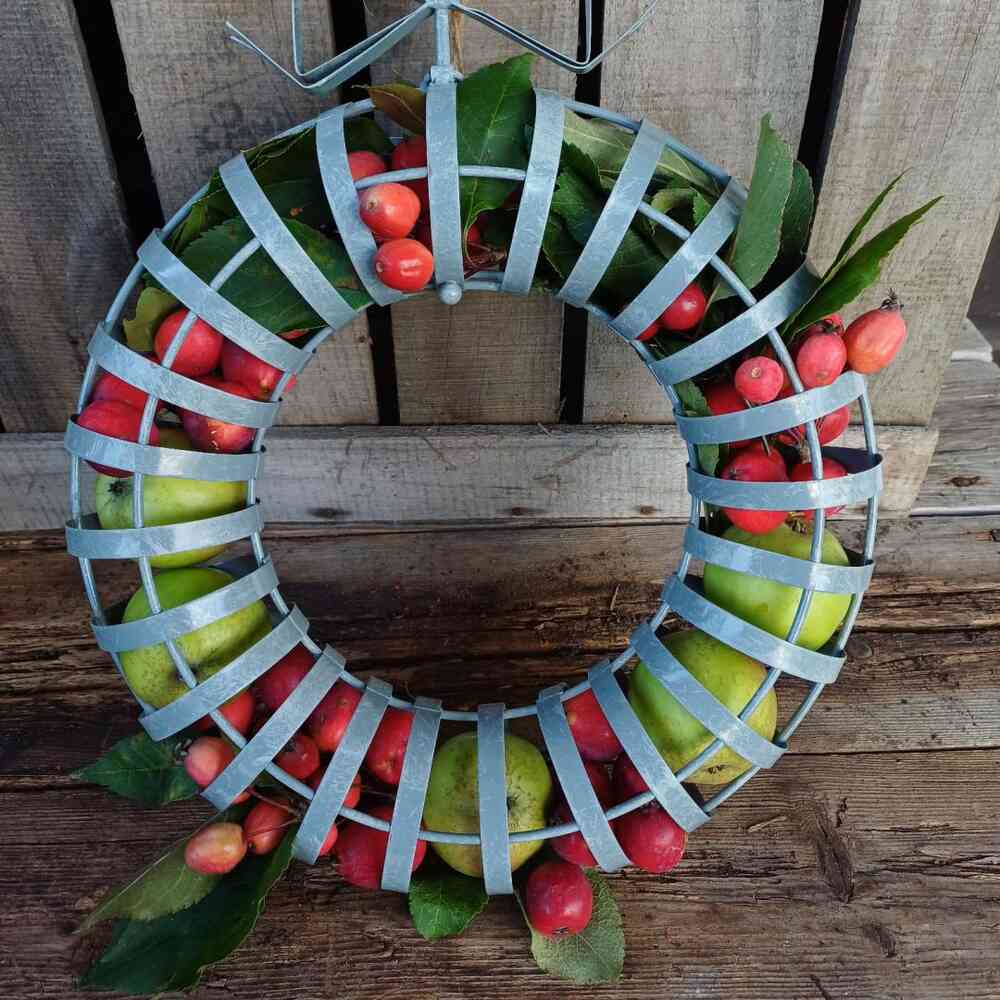 Kranssi harmaa pelti