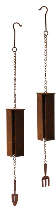 Ruosteinen kello 'Puutarhahara'