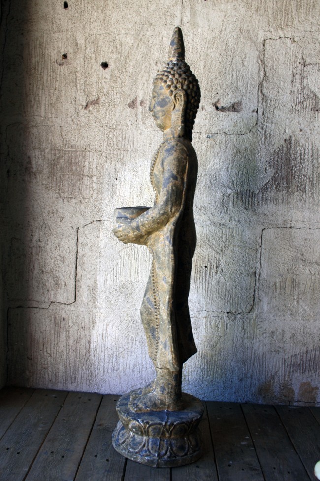 Buddha seisova maljalla